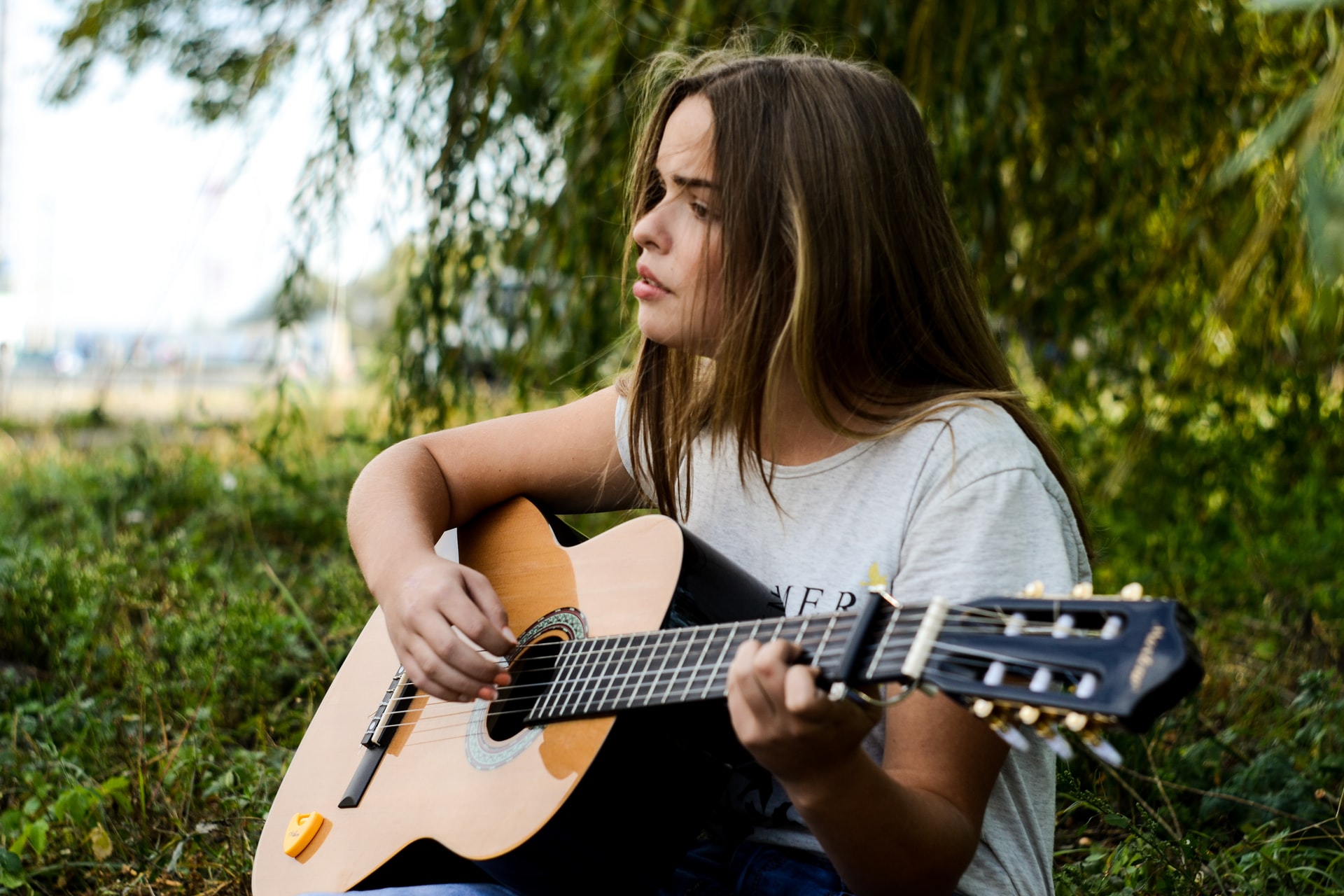 Woman with guitar